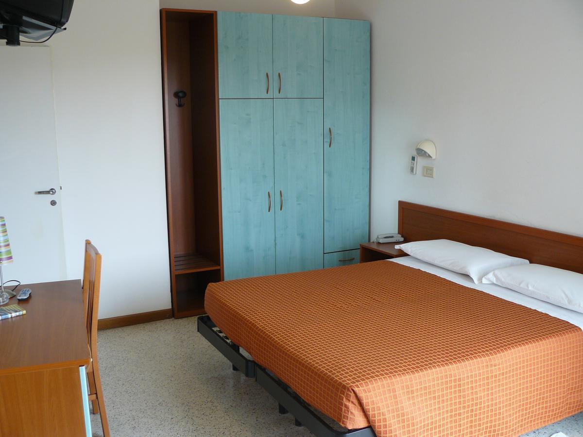 מילאנו מריטימה Hotel Sayonara מראה חיצוני תמונה